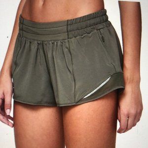 Lululemon Hotty Hot Short 2.5"